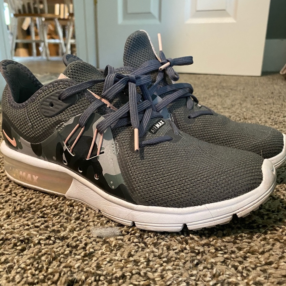 Nike Air max camo and light pink shoes
